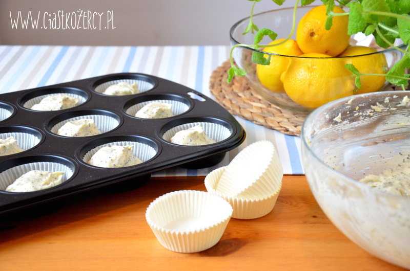Lemon poppyseed cupcakes 3